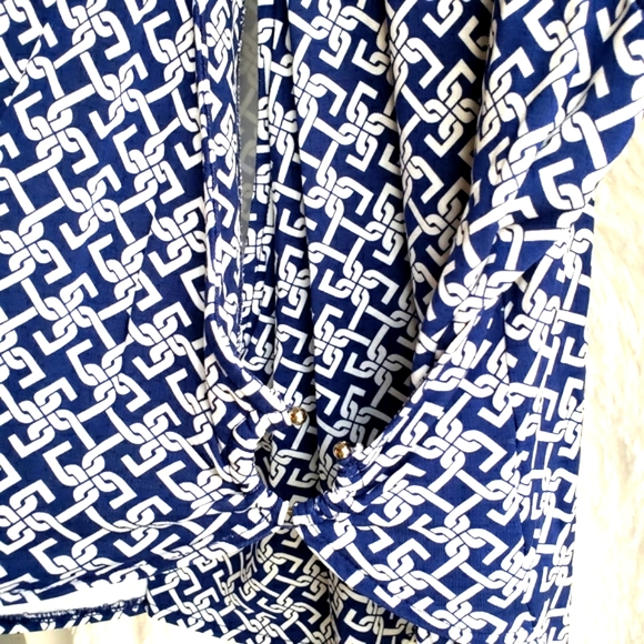 Talbots Women's Navy/White Wrap Chain Design Blouse. Size: 1X - Picture 2 of 8